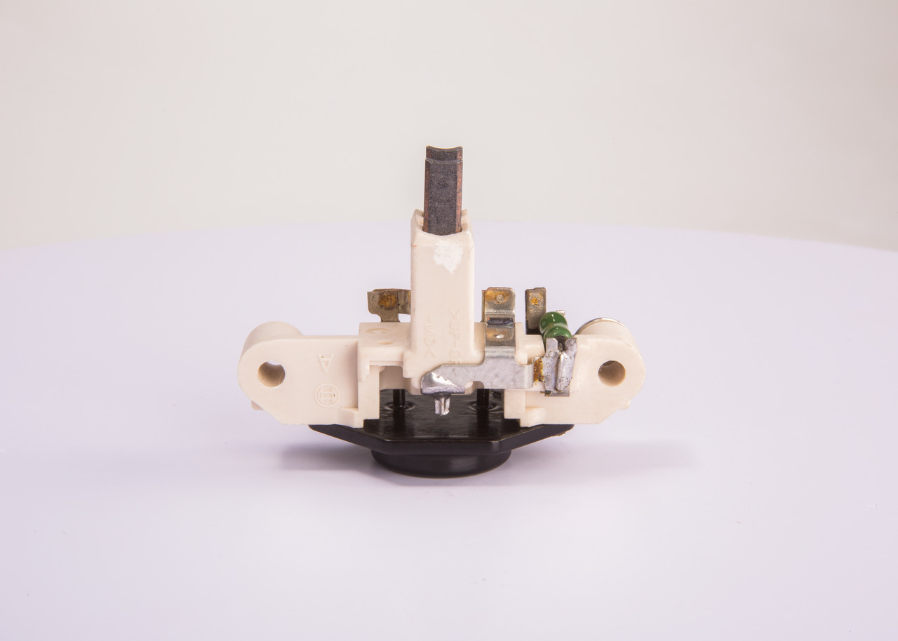 Køb Generatorregulator af BOSCH 1 197 311 213 til den lave pris 518,34 DKK