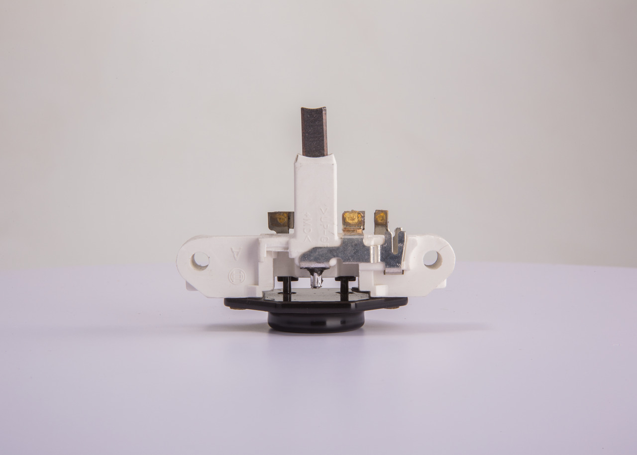 Køb Generatorregulator af BOSCH 1 197 311 214 til den lave pris 327,12 DKK