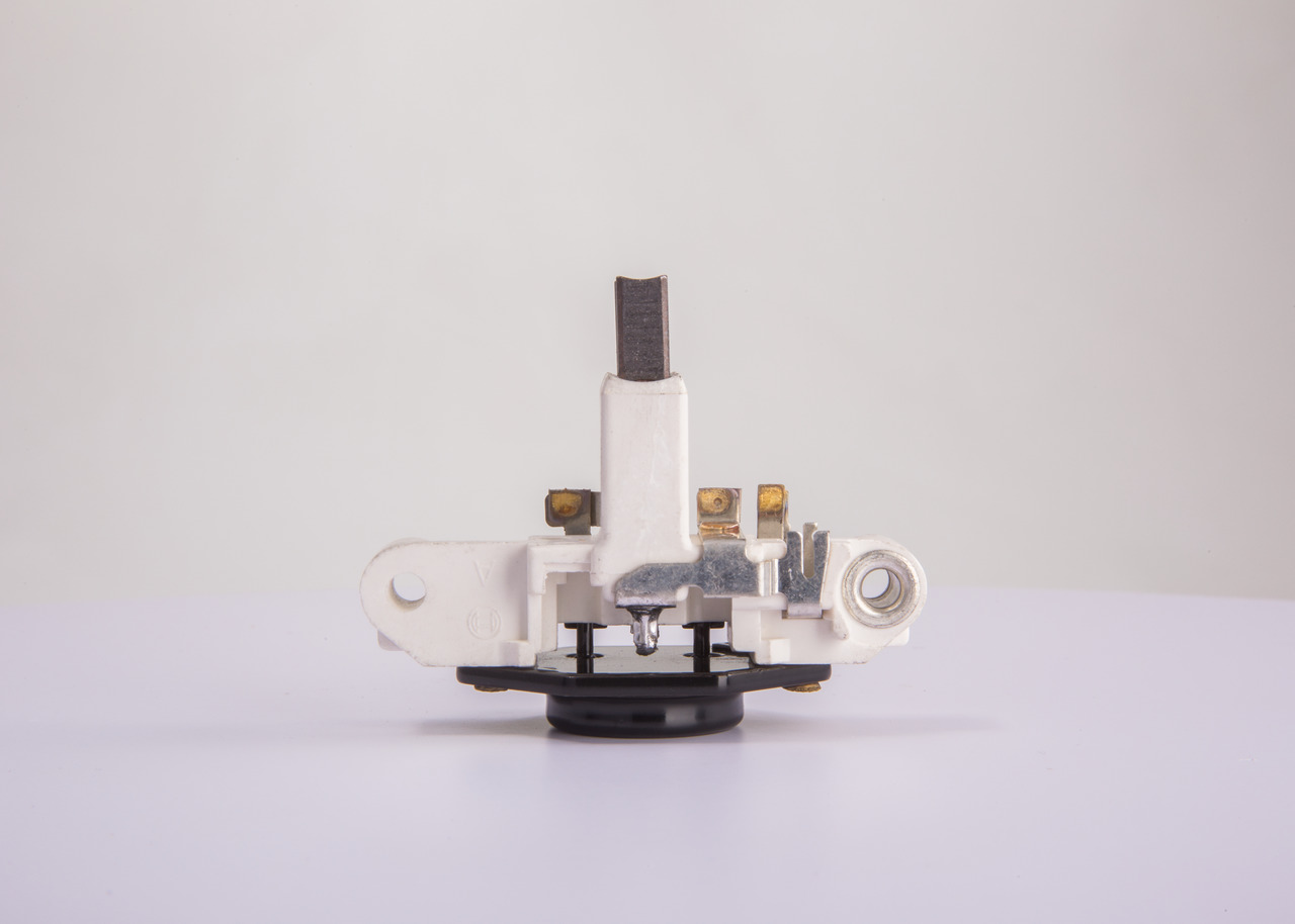 Køb Generatorregulator af BOSCH 1 197 311 223 til den lave pris 364,75 DKK