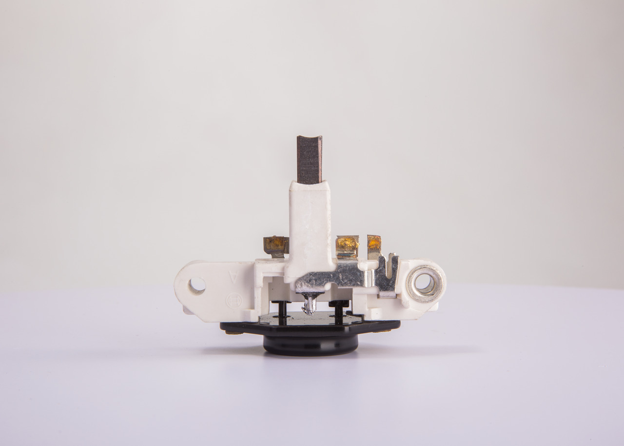 Køb Generatorregulator af BOSCH 1 197 311 235 til den lave pris 800,57 DKK
