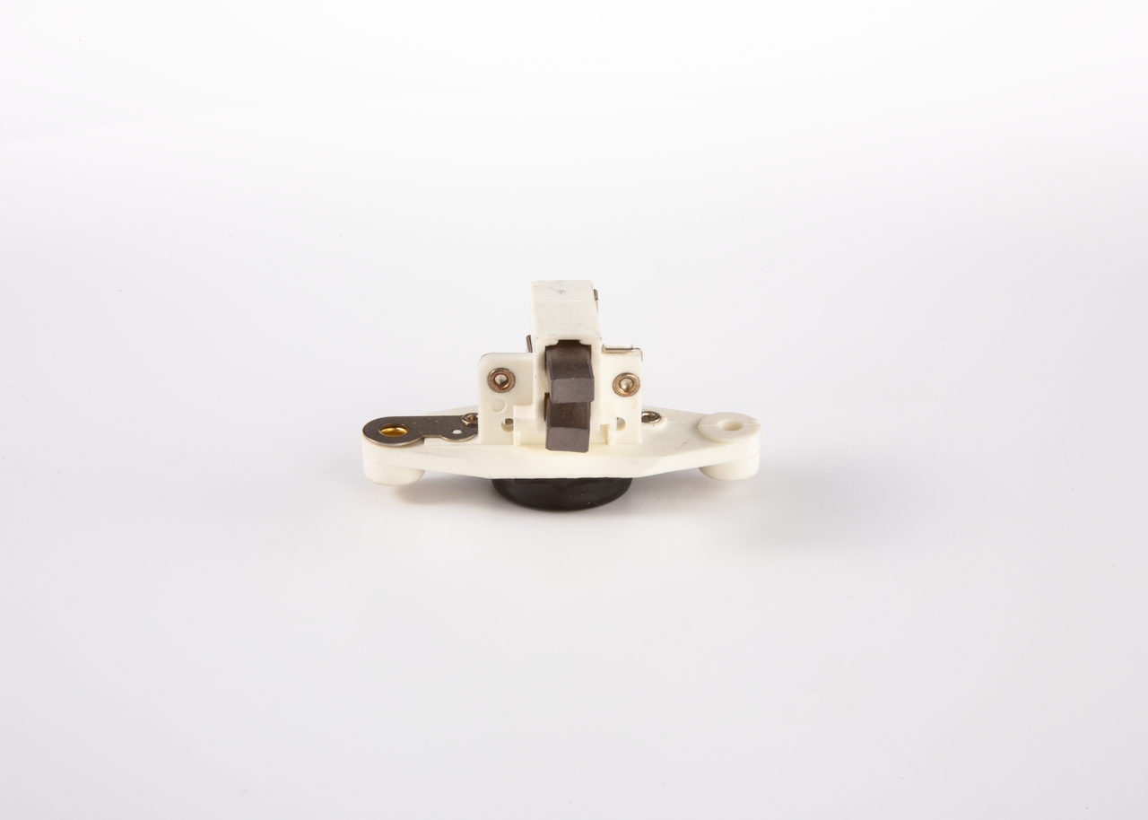 Køb Generatorregulator af BOSCH 1 986 AE0 008 til den lave pris 243,31 DKK