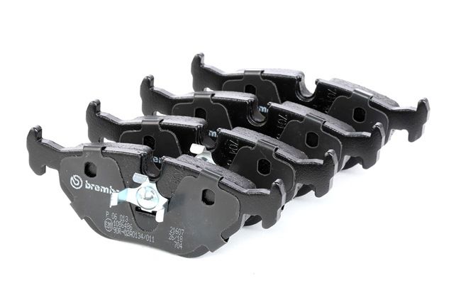 Köp Bromsbelägg av BREMBO P 06 013 till det låga priset 335,78 kr