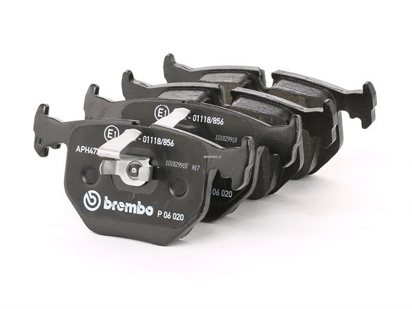 Compre BREMBO Juego de pastillas de freno Art.: P 06 020 online