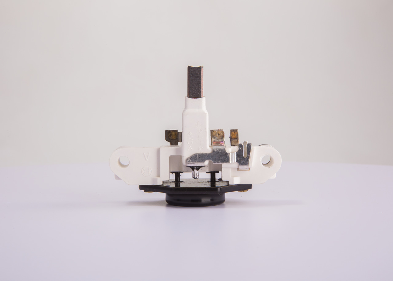 Køb Generatorregulator af BOSCH 1 197 311 551 til den lave pris 996,69 DKK