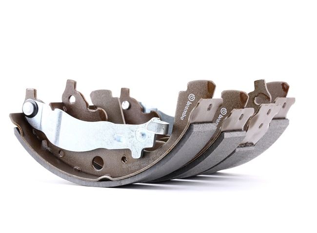 Comprar Juego de zapatas de frenos de BREMBO S 68 546 a bajo precio de 27,52 €