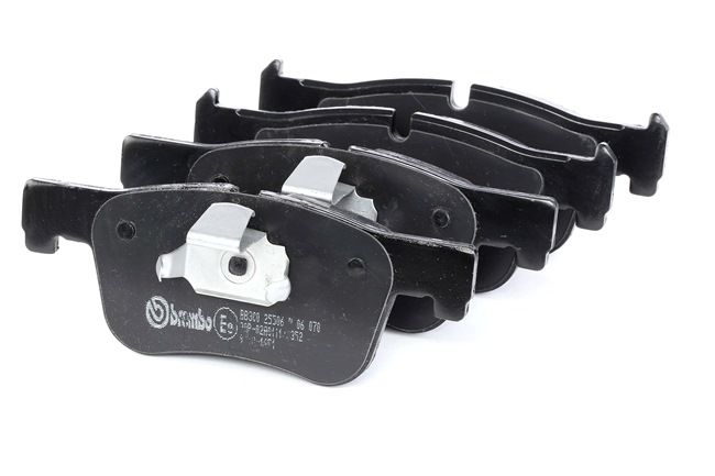 Köp Bromsbelägg av BREMBO P 06 070 till det låga priset 685,05 kr