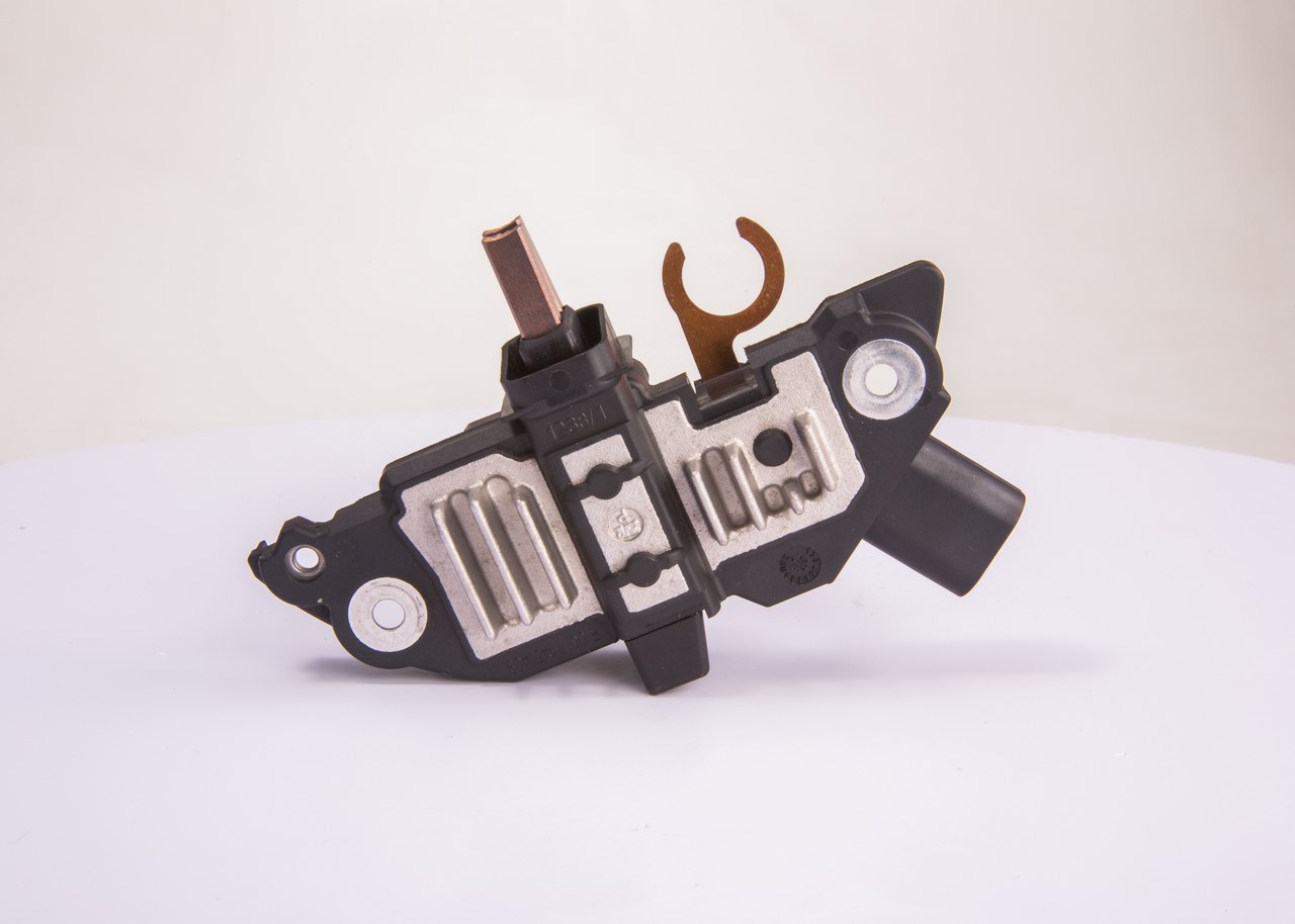 Køb Generatorregulator af BOSCH F 00M 145 670 til den lave pris 573,49 DKK