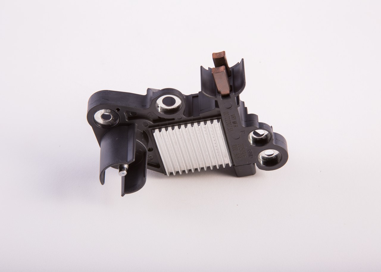 Køb Generatorregulator af BOSCH 0 272 220 733 til den lave pris 217,42 DKK
